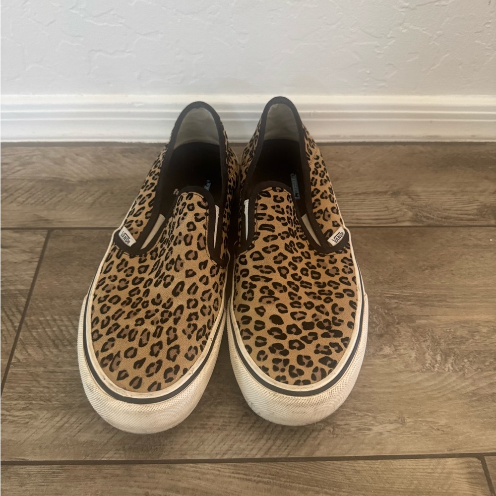 Men 8, womens 9.5 Leopard Print Slip-On vans